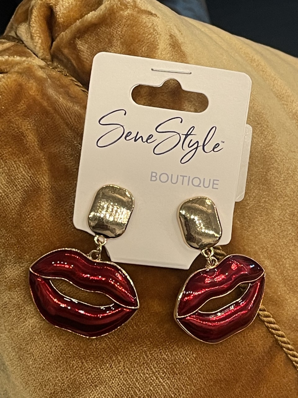 Big Red Lips earrings